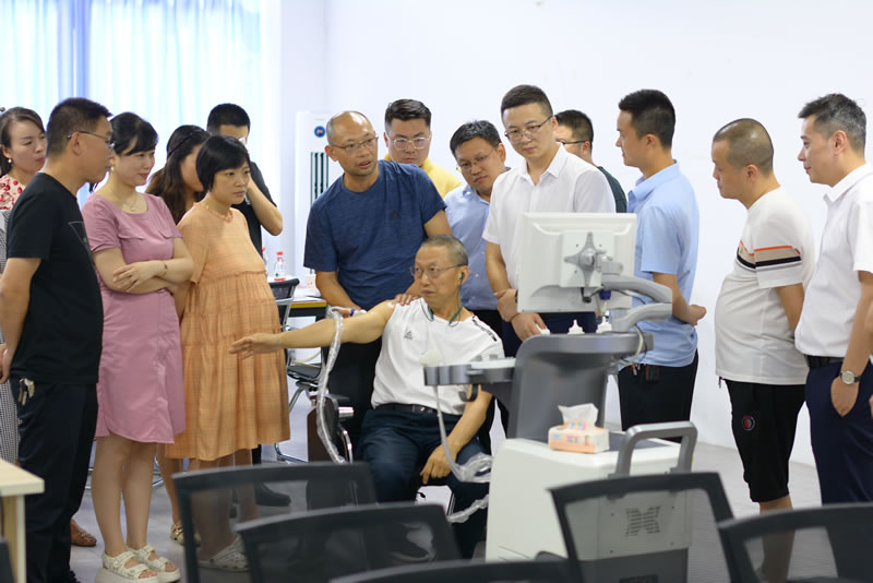 綿陽(yáng)市、江油市醫(yī)療領(lǐng)航者蒞臨我司，共繪健康未來新篇章！3.jpg