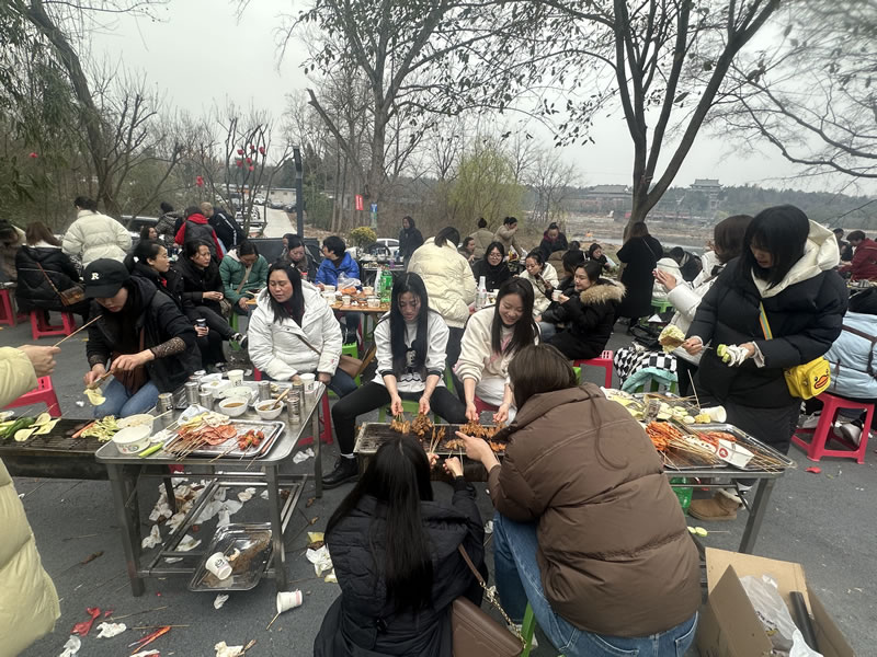 綿陽市先鋒醫(yī)療器械有限公司—— 慶?！?.8婦女節(jié)”，共赴燒烤盛宴，致敬巾幗風(fēng)采1.jpg